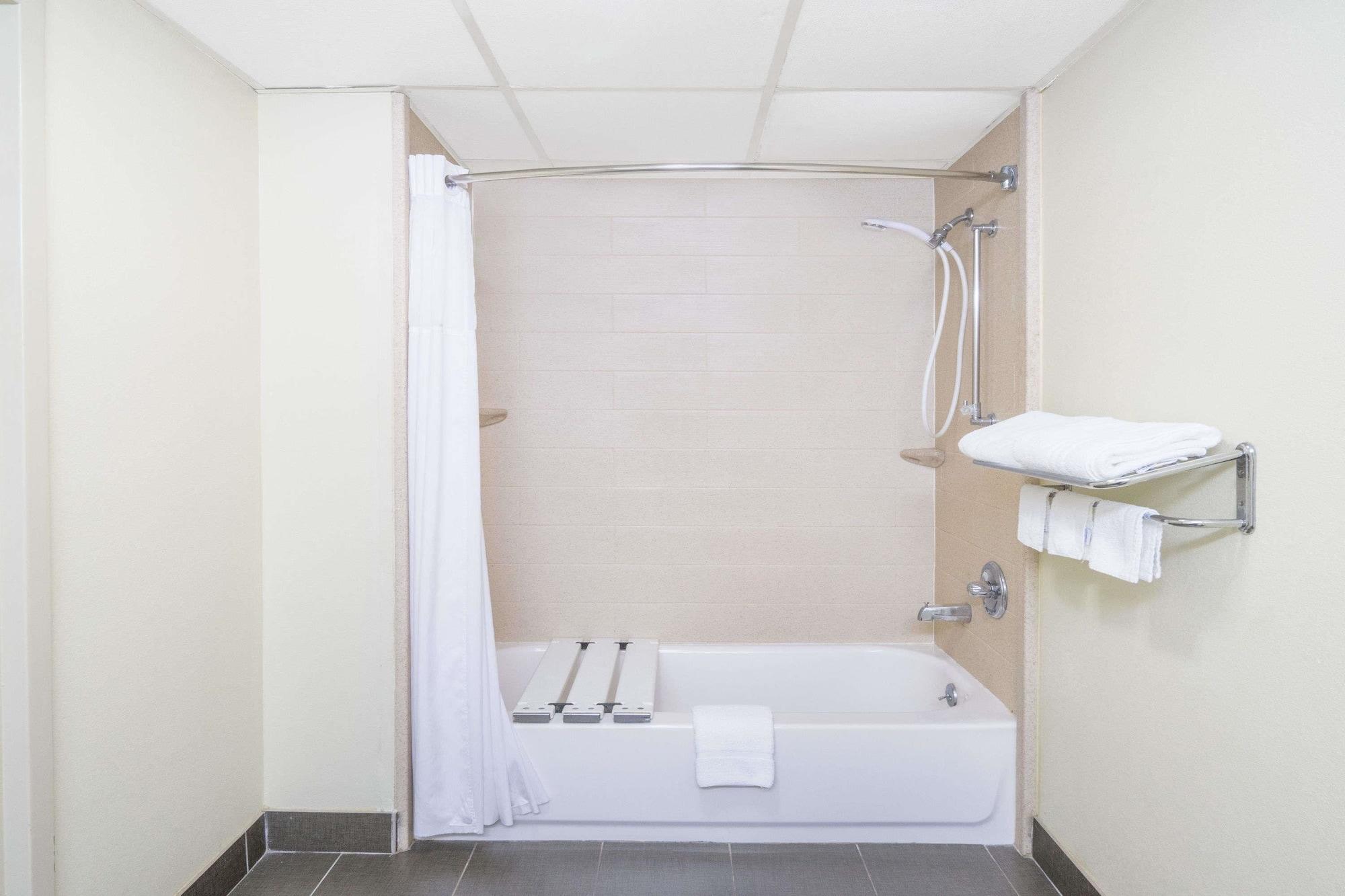 Days Inn By Wyndham Oak Grove/Ft. Campbell מראה חיצוני תמונה