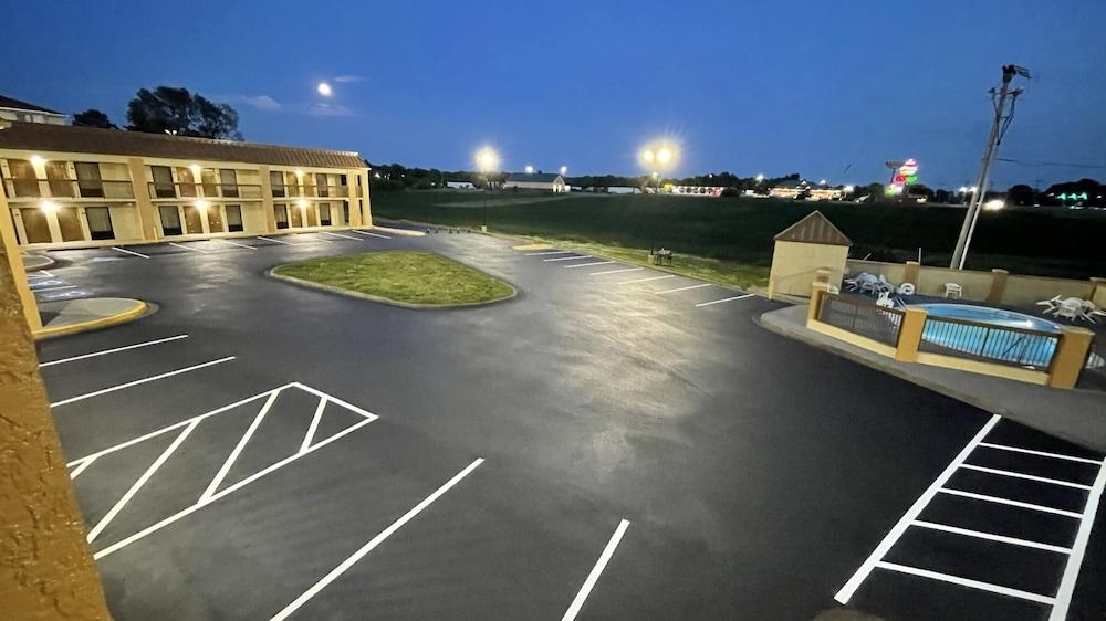 Days Inn By Wyndham Oak Grove/Ft. Campbell מראה חיצוני תמונה