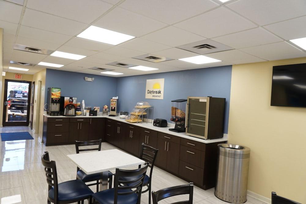 Days Inn By Wyndham Oak Grove/Ft. Campbell מראה חיצוני תמונה