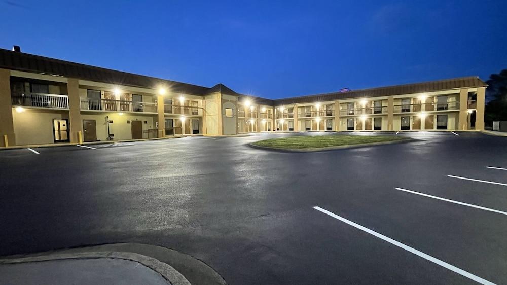 Days Inn By Wyndham Oak Grove/Ft. Campbell מראה חיצוני תמונה