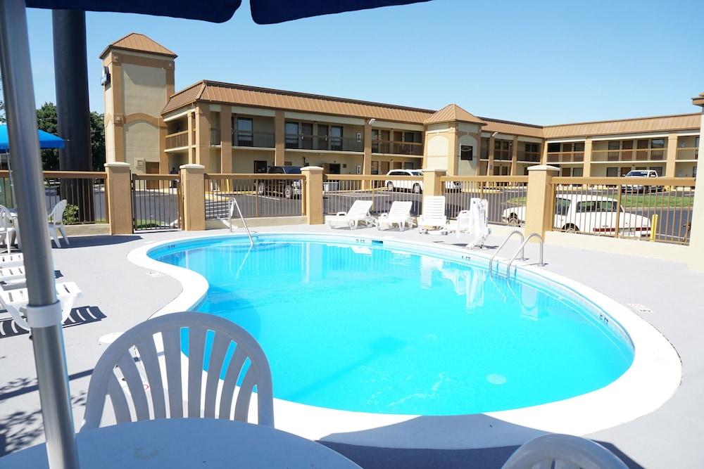 Days Inn By Wyndham Oak Grove/Ft. Campbell מראה חיצוני תמונה