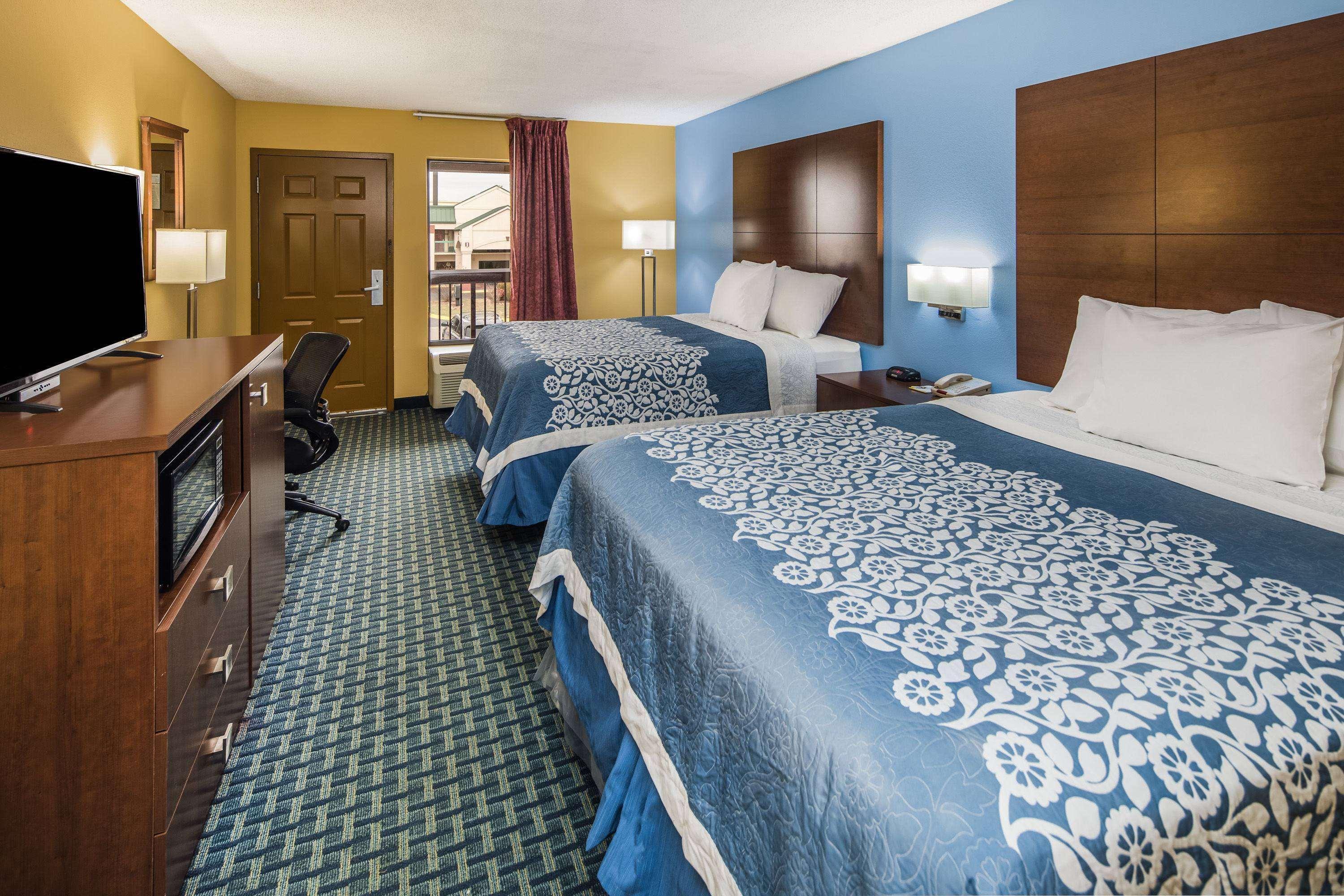 Days Inn By Wyndham Oak Grove/Ft. Campbell מראה חיצוני תמונה