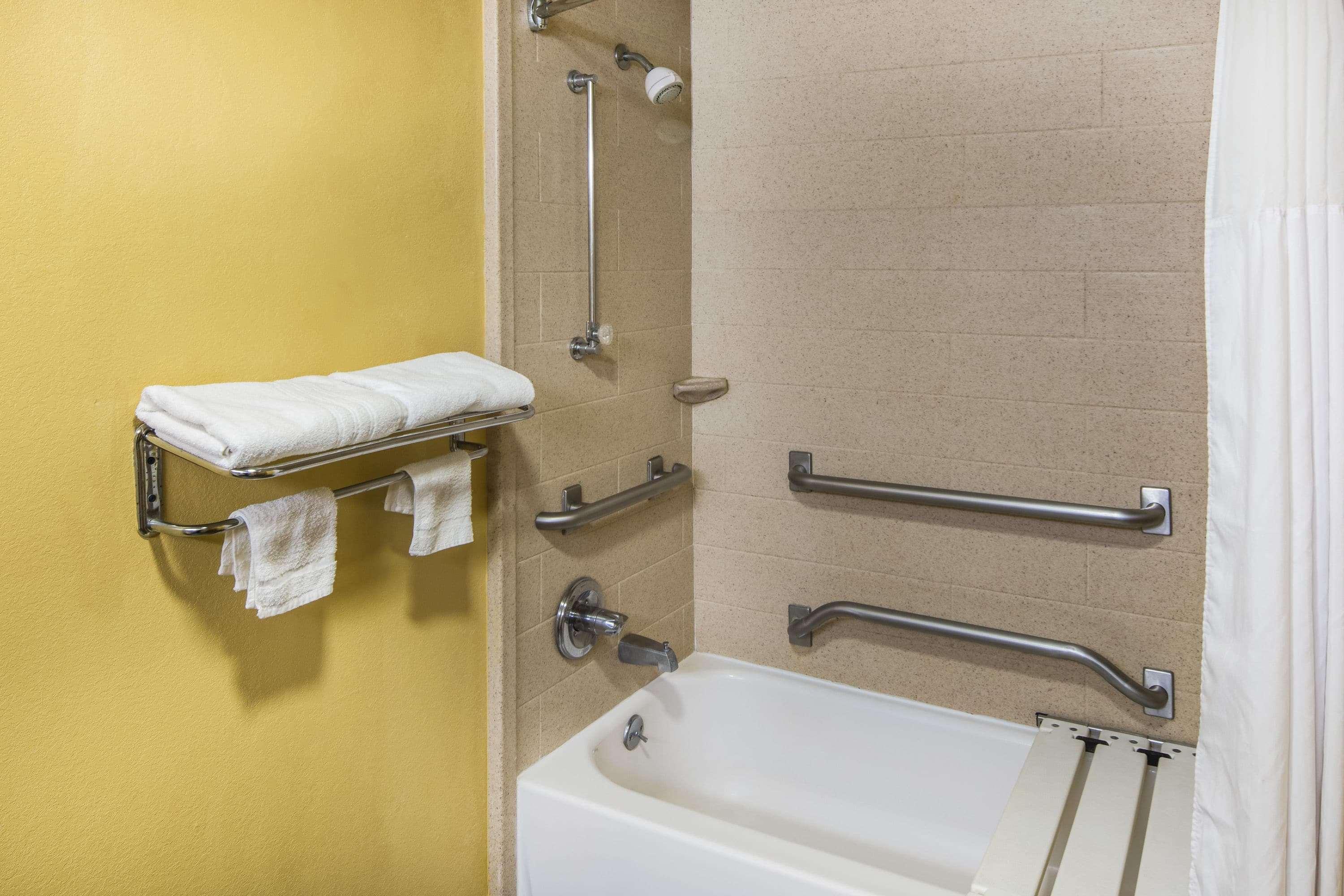 Days Inn By Wyndham Oak Grove/Ft. Campbell מראה חיצוני תמונה