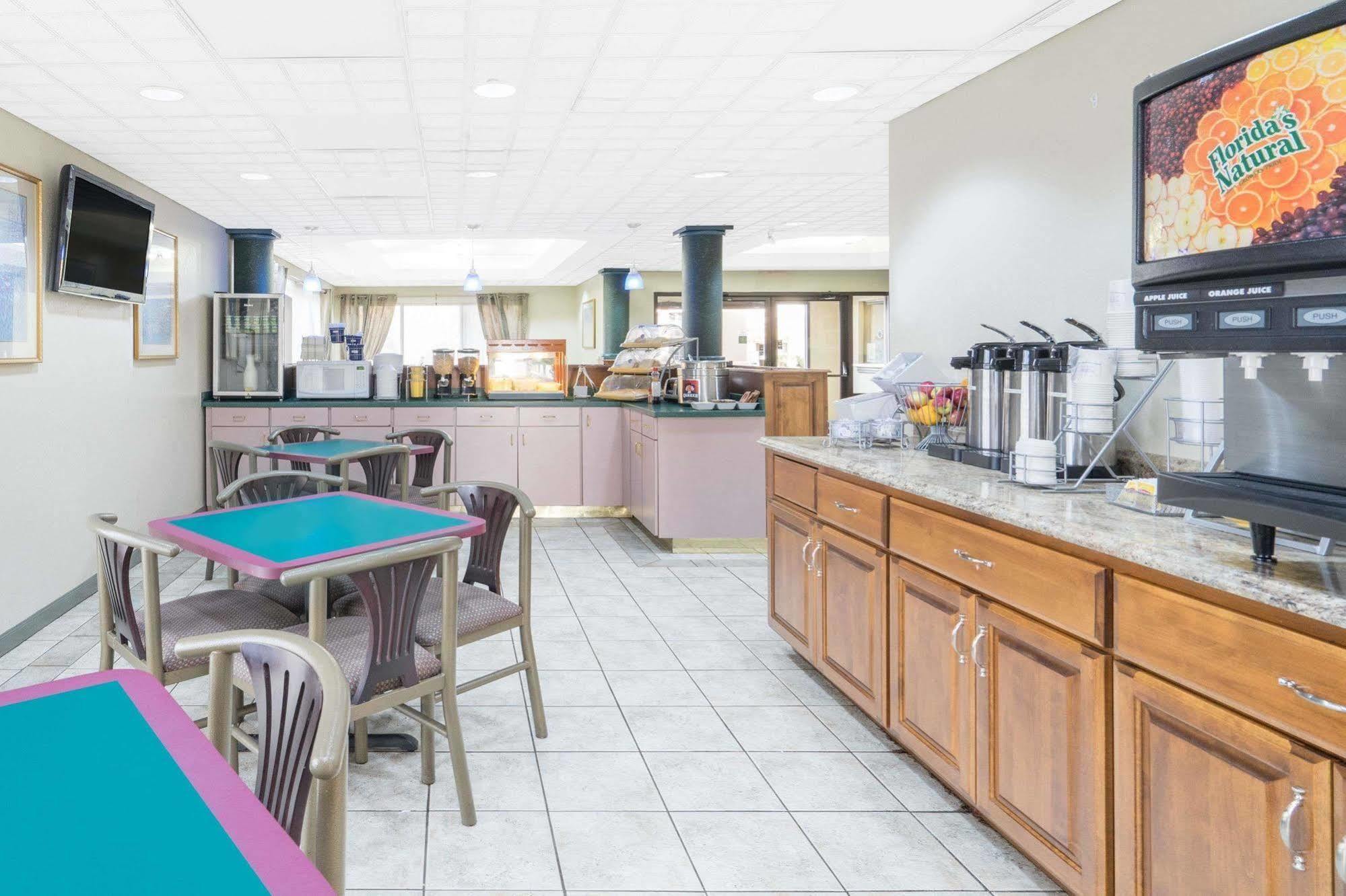 Days Inn By Wyndham Oak Grove/Ft. Campbell מראה חיצוני תמונה