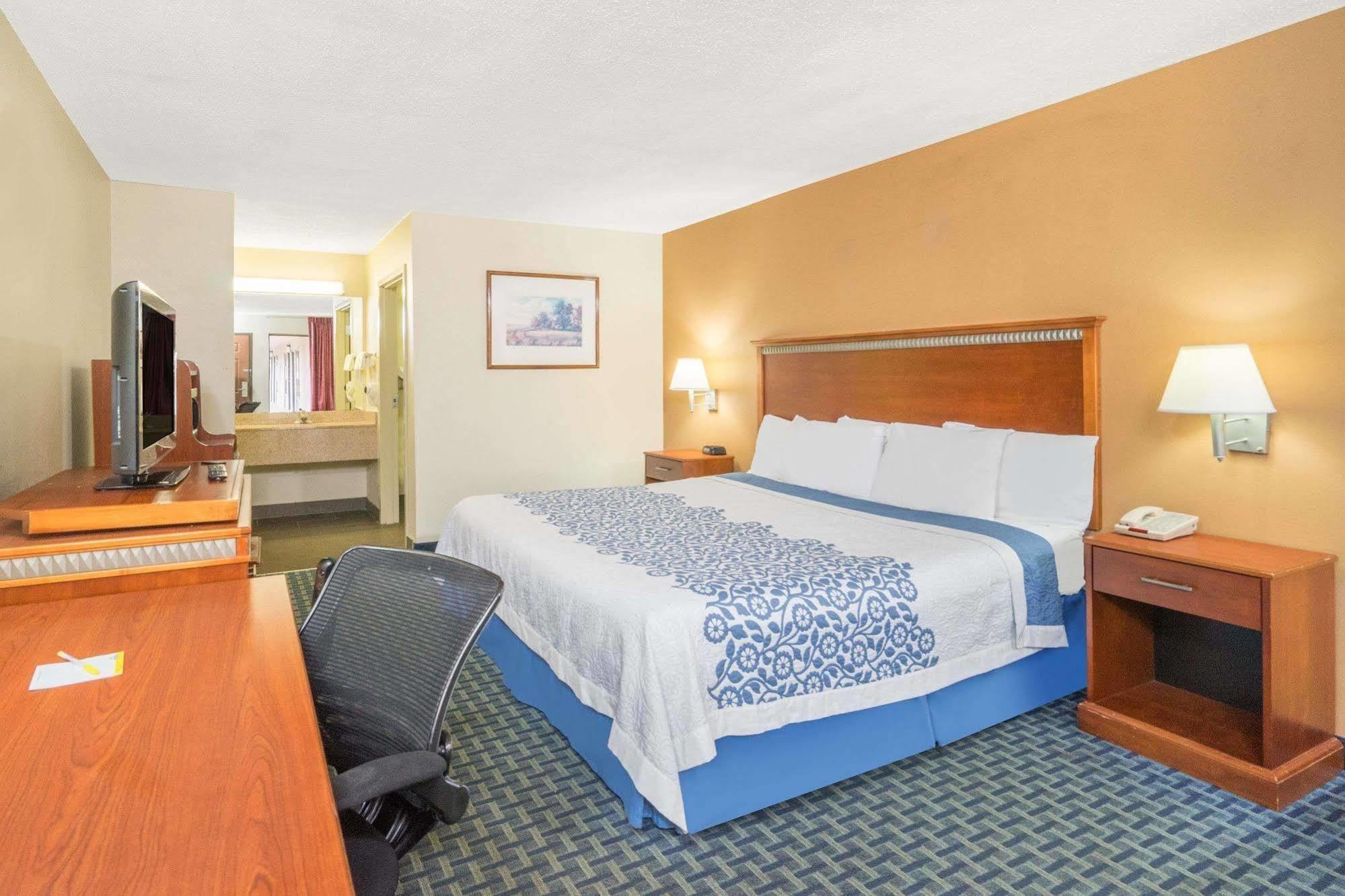 Days Inn By Wyndham Oak Grove/Ft. Campbell מראה חיצוני תמונה