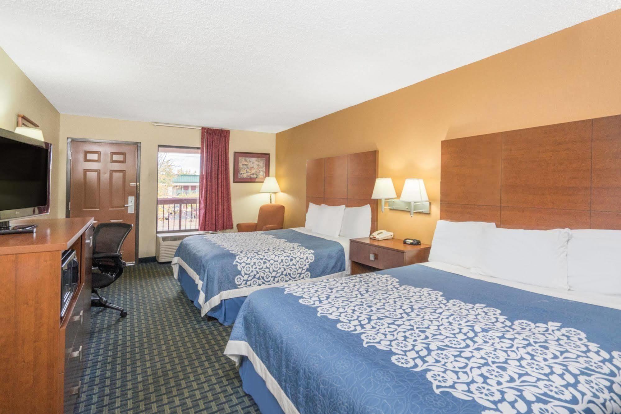 Days Inn By Wyndham Oak Grove/Ft. Campbell מראה חיצוני תמונה