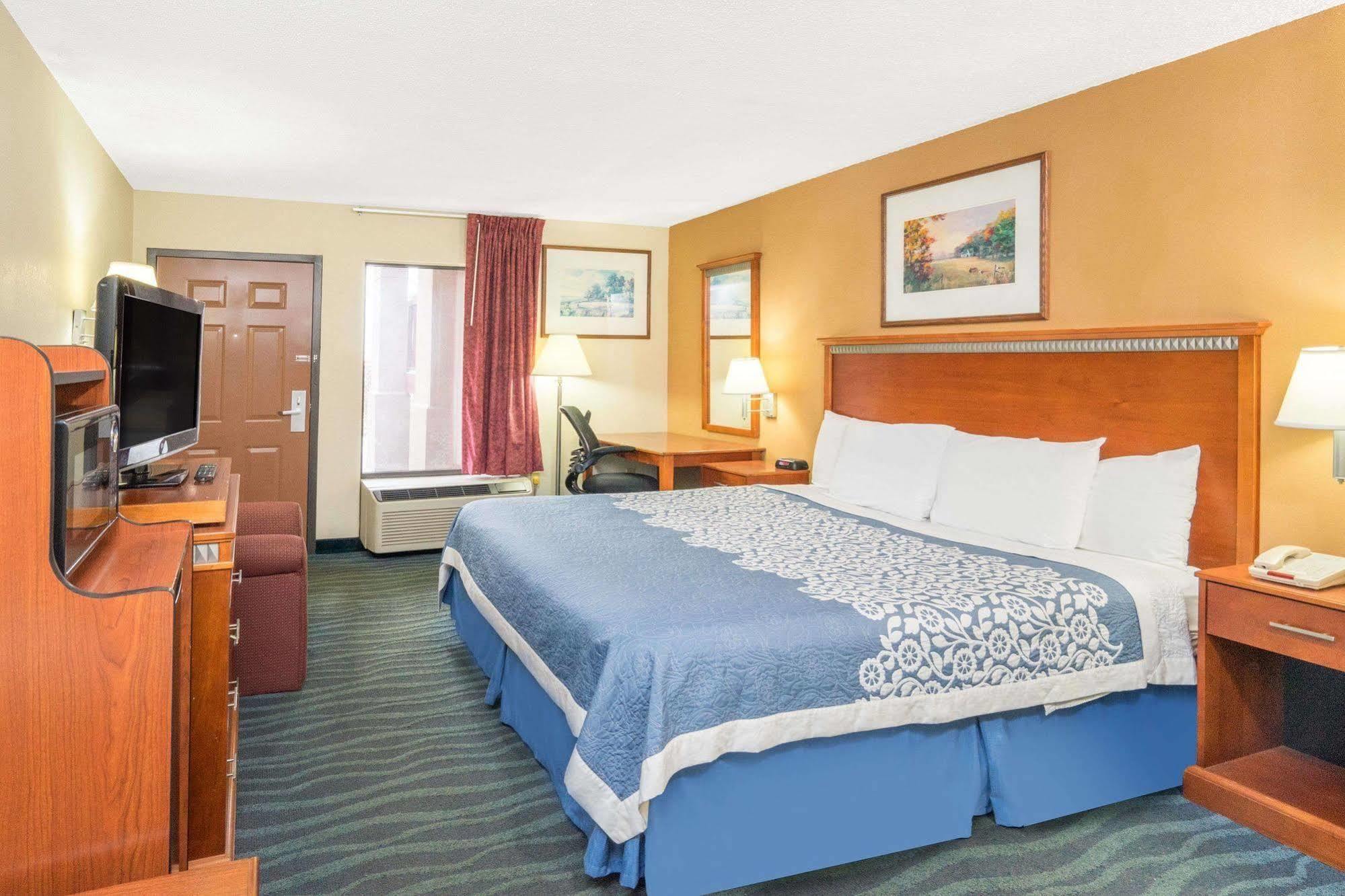 Days Inn By Wyndham Oak Grove/Ft. Campbell מראה חיצוני תמונה