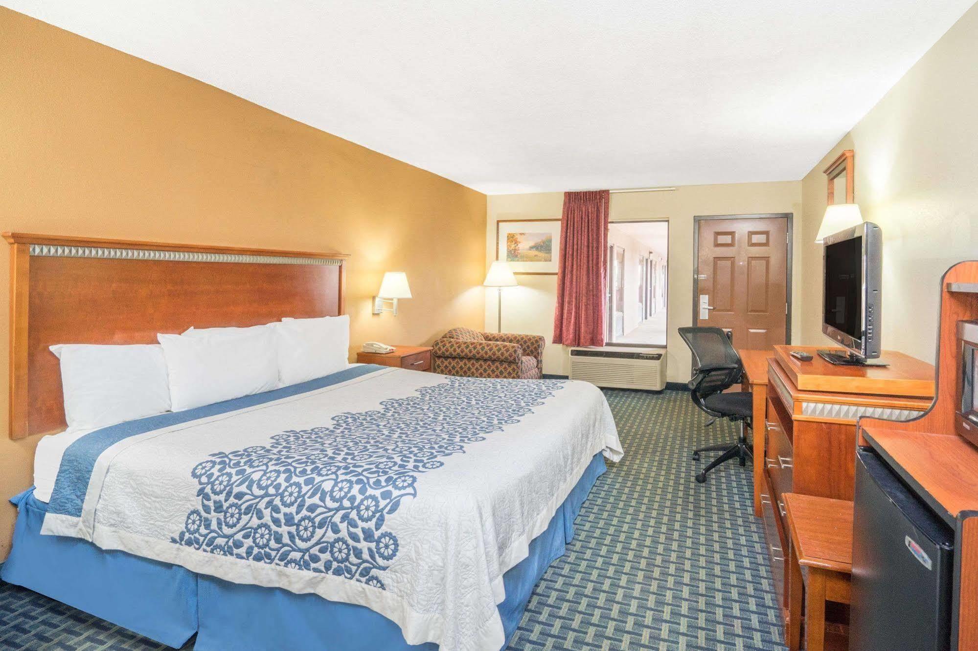 Days Inn By Wyndham Oak Grove/Ft. Campbell מראה חיצוני תמונה