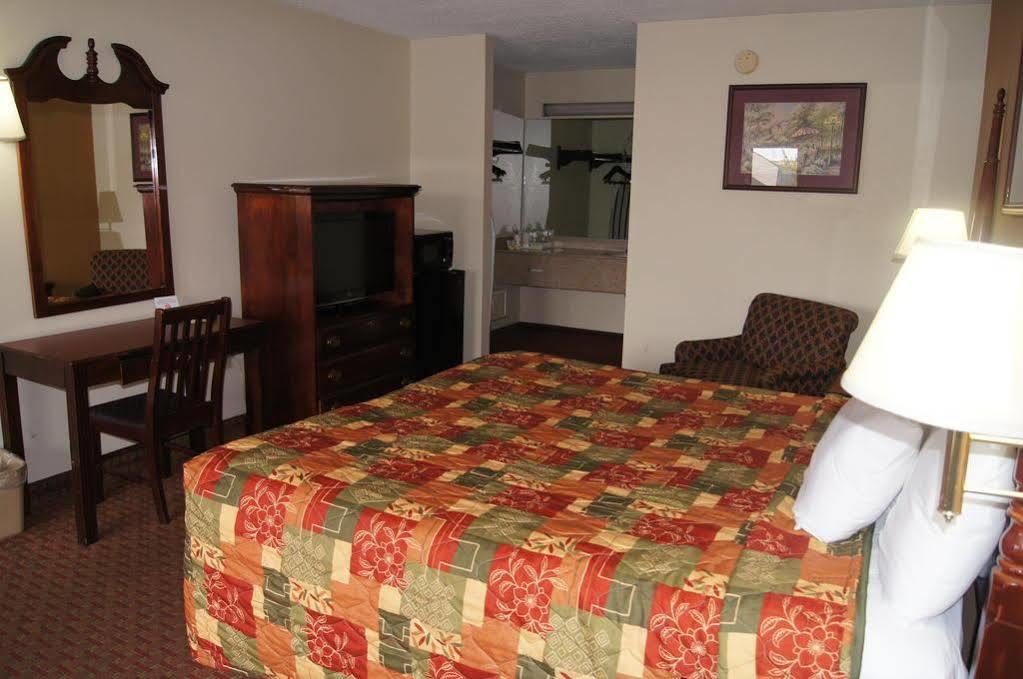 Days Inn By Wyndham Oak Grove/Ft. Campbell מראה חיצוני תמונה