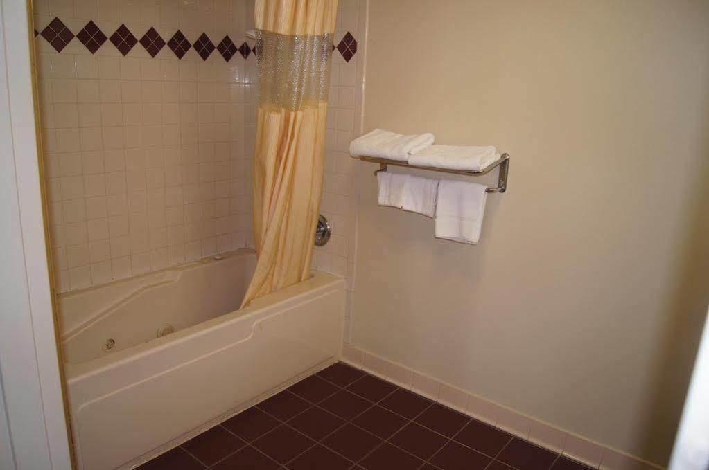 Days Inn By Wyndham Oak Grove/Ft. Campbell מראה חיצוני תמונה