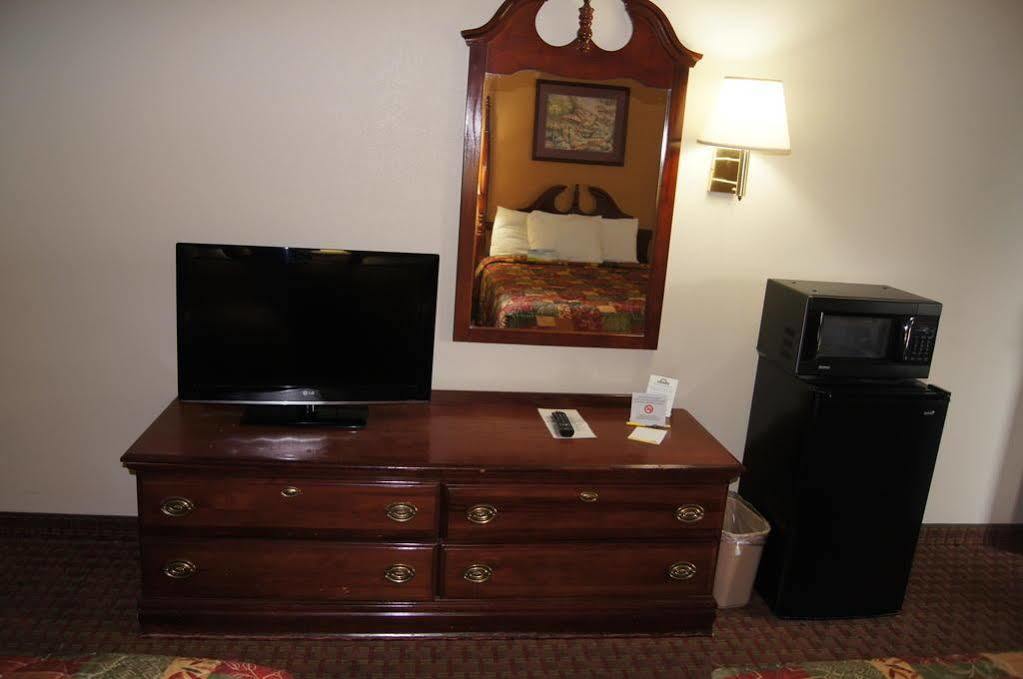 Days Inn By Wyndham Oak Grove/Ft. Campbell מראה חיצוני תמונה