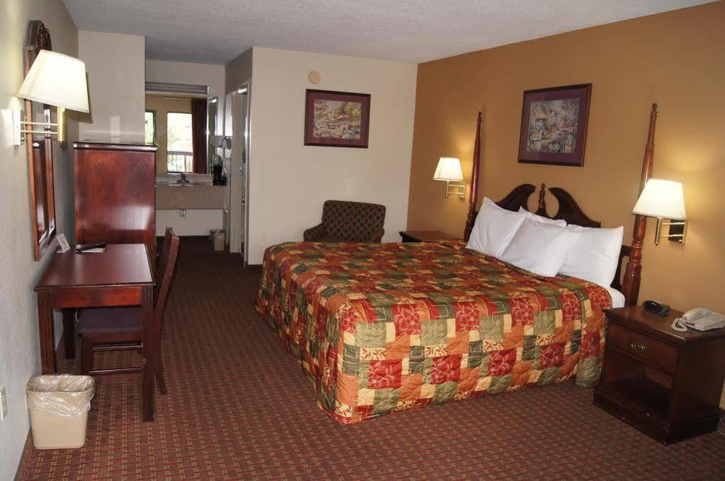 Days Inn By Wyndham Oak Grove/Ft. Campbell מראה חיצוני תמונה