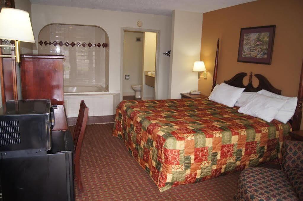 Days Inn By Wyndham Oak Grove/Ft. Campbell מראה חיצוני תמונה