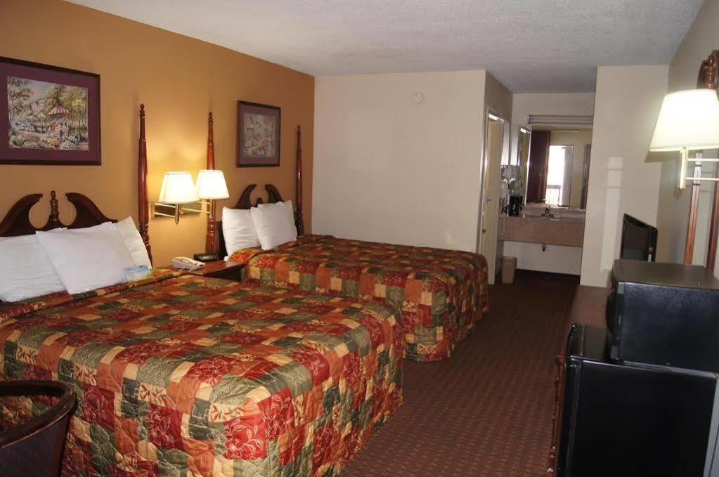 Days Inn By Wyndham Oak Grove/Ft. Campbell מראה חיצוני תמונה