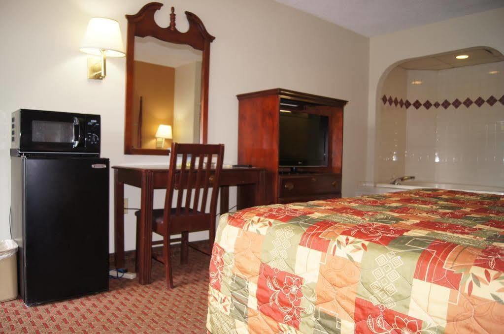 Days Inn By Wyndham Oak Grove/Ft. Campbell מראה חיצוני תמונה